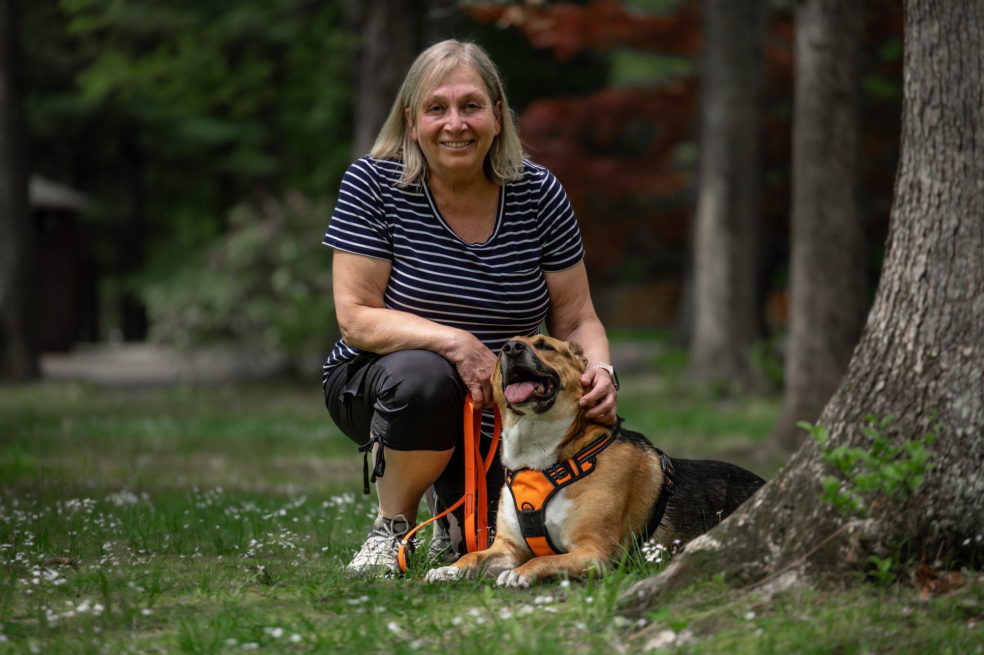 Mama Sue kissing Norbert in the forest by the trees
